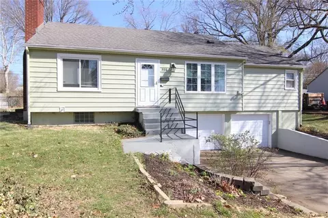310 W 98th St, Kansas City, MO 64114