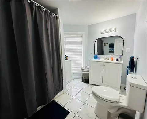 Bath - 516 E 5th St, Galena, KS 66739 photo 3 of 3