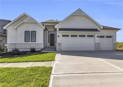 16922 S Illusion St, Olathe, KS 66062