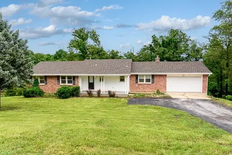 1021 Kouns Ln, Edwardsville, KS 66111