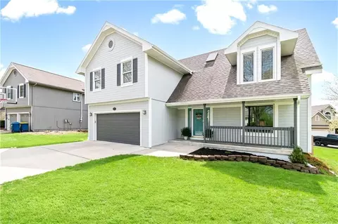 1201 Aspen Dr, Smithville, MO 64089