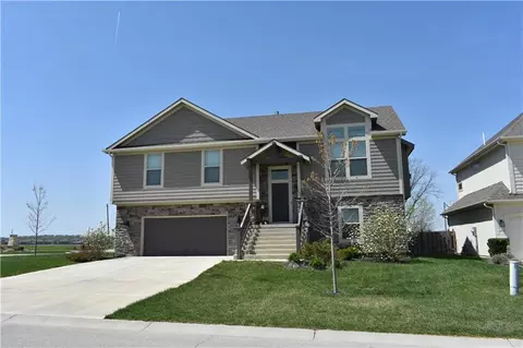 1640 Shadow Dr, Leavenworth, KS 66048