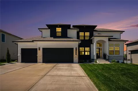 Exterior - 3133 SW Summit View Trl, Lees Summit, MO 64082 photo 3 of 8