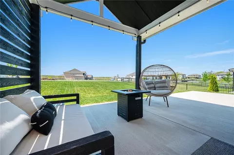 Exterior - 3133 SW Summit View Trl, Lees Summit, MO 64082 photo 6 of 8