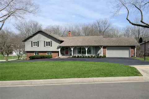 9717 Cherokee Ln, Leawood, KS 66206