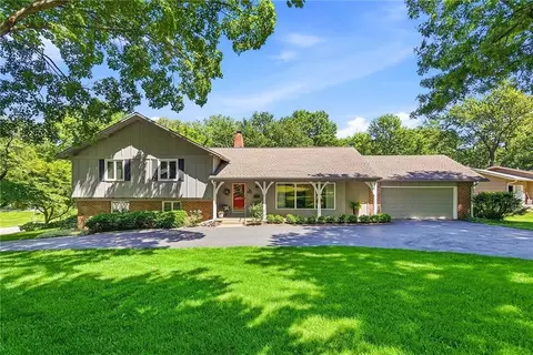 9717 Cherokee Ln, Leawood, KS 66206