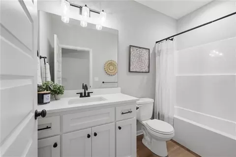 Bath - 20312 E 22nd St, Independence, MO 64057 photo 3 of 4