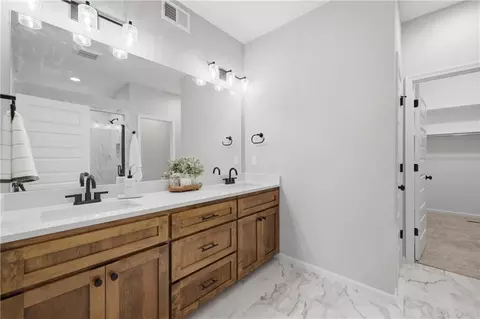Bath - 20312 E 22nd St, Independence, MO 64057 photo 1 of 4
