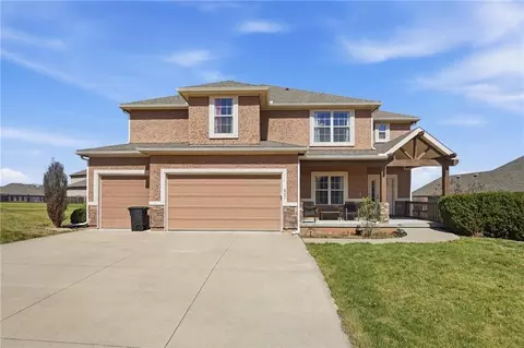 4701 Corinth Dr, Saint Joseph, MO 64506