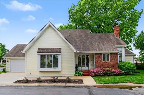 4530 W 90th St, Prairie Village, KS 66207