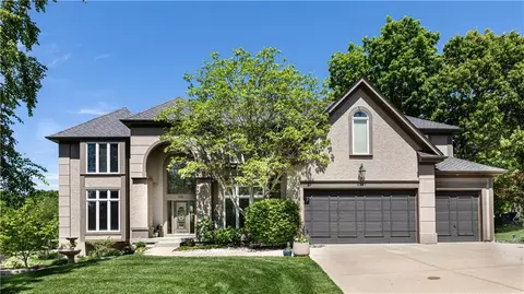 9227 Redbud Ln, Lenexa, KS 66220