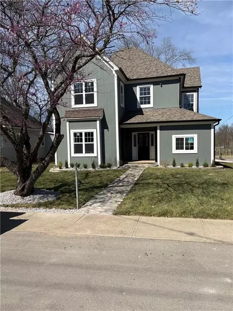 406 E Forest St, Harrisonville, MO 64701