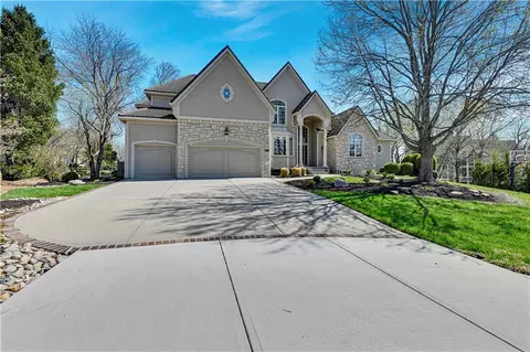 10853 S Cedar Niles Cir, Olathe, KS 66061