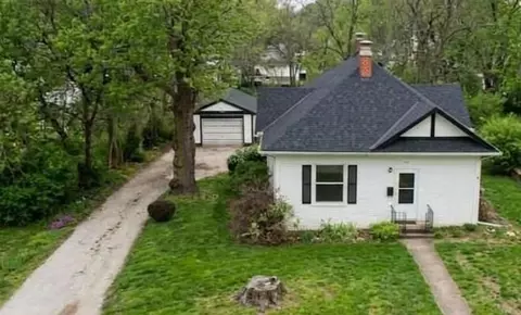 605 E Lexington St, Richmond, MO 64085