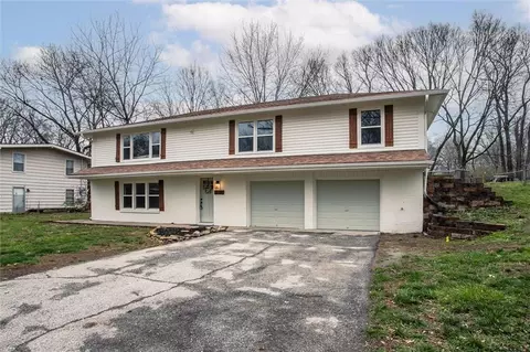 1508 Nancy Ln, Liberty, MO 64068