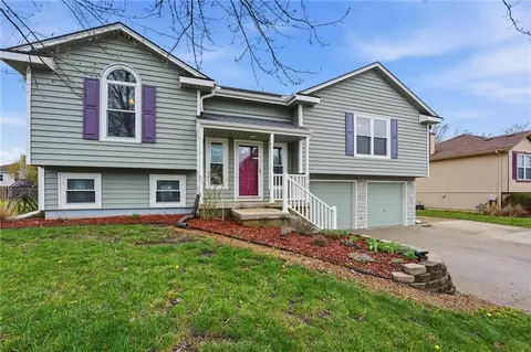 Exterior - 1707 Shelby Dr, Raymore, MO 64083 photo 2 of 6