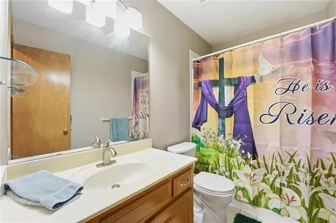 Bath - 1707 Shelby Dr, Raymore, MO 64083 photo 2 of 4