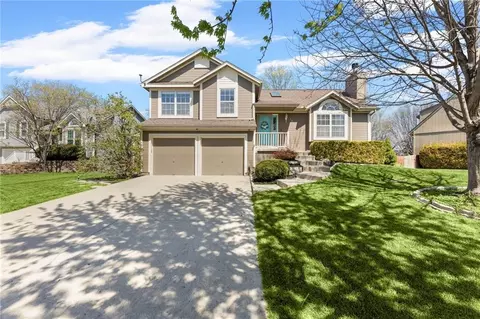 18970 W 163rd Ter, Olathe, KS 66062