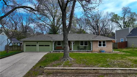 8221 Lamar Ave, Prairie Village, KS 66208