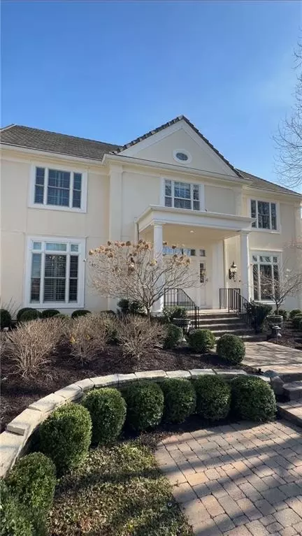 2113 W 117th St, Leawood, KS 66211