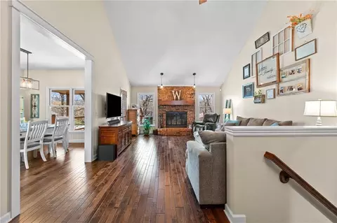 348 SE Brownfield Dr, Lees Summit, MO 64063