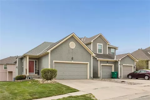 13735 Grove Ave, Bonner Springs, KS 66012