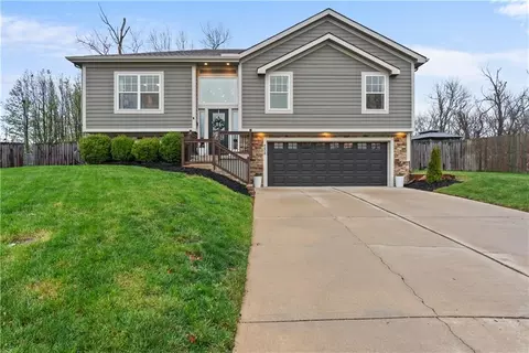 4608 SW 8th St, Blue Springs, MO 64015