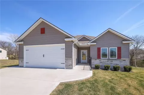 517 Village Ln, Harrisonville, MO 64701