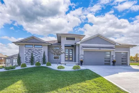1117 Hummingbird Ct, Greenwood, MO 64034
