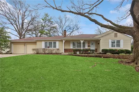 9809 Jarboe St, Kansas City, MO 64114