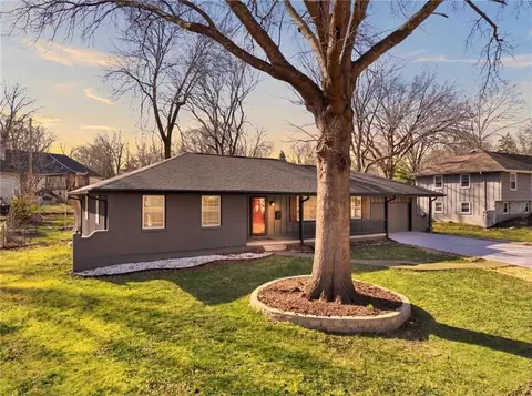 12718 Crystal Ave, Grandview, MO 64030