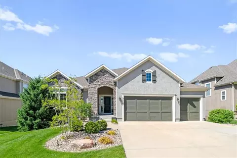 9516 W 164th Pl, Overland Park, KS 66085