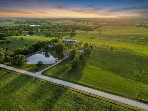 17249 198th St, Tonganoxie, KS 66086