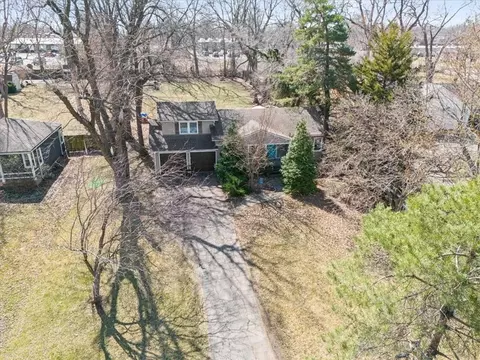 6901 W 82nd St, Overland Park, KS 66204