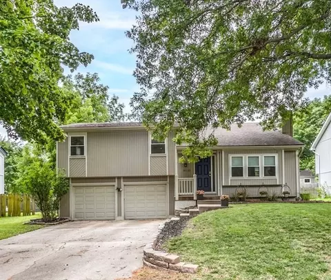 9132 Darnell St, Lenexa, KS 66215