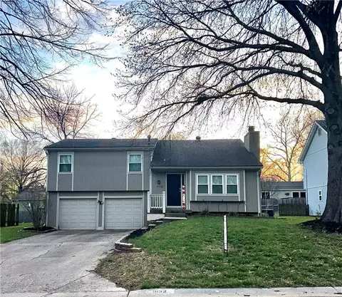 9132 Darnell St, Lenexa, KS 66215