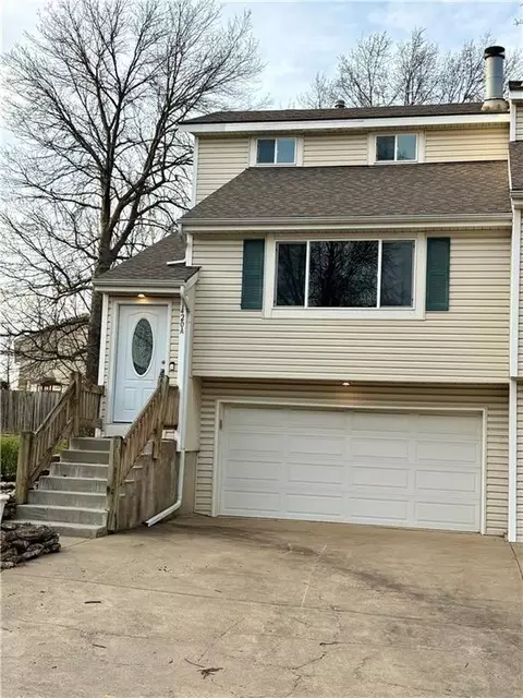 1420 E Mart Way Cir #A, Olathe, KS 66061