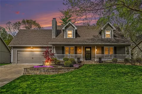 424 Brookside Ave, Liberty, MO 64068