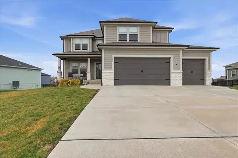 808 W Solomon Dr, Lone Jack, MO 64086