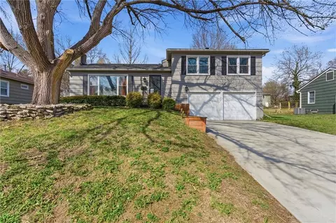 5710 W 100th Ter, Overland Park, KS 66207