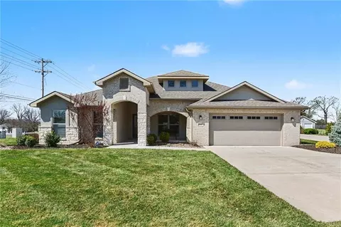8282 Gleason Rd, Lenexa, KS 66227