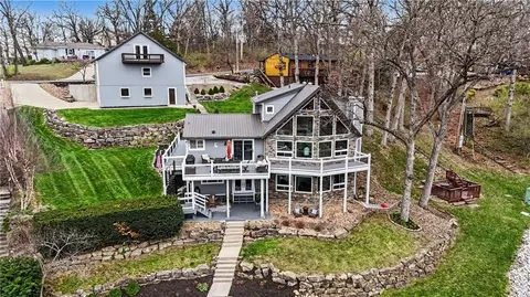 57 58 M St, Lake Lotawana, MO 64086