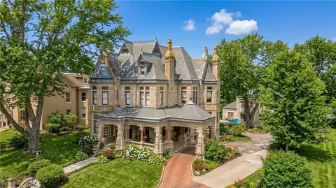 809-819 Hall St, Saint Joseph, MO 64501