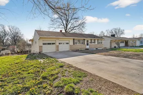 3721 S Pleasant St, Independence, MO 64055