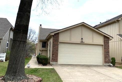 12025 Hemlock St, Overland Park, KS 66213