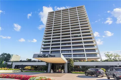 700 W 31st St #702, Kansas City, MO 64108