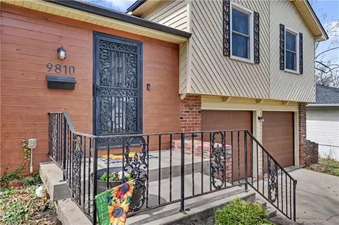9810 Hardesty Ave, Kansas City, MO 64137