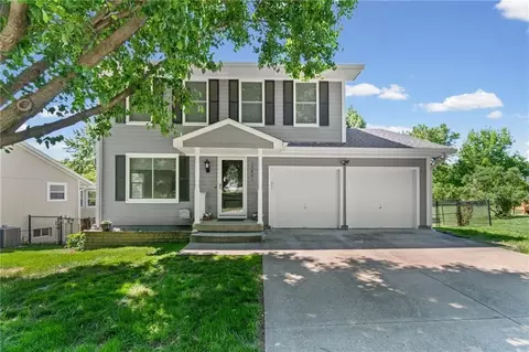 15801 E 2nd St, Independence, MO 64050