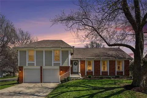 8741 Widmer Rd, Lenexa, KS 66215