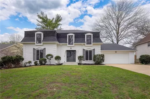 8818 Birch Ln, Prairie Village, KS 66207